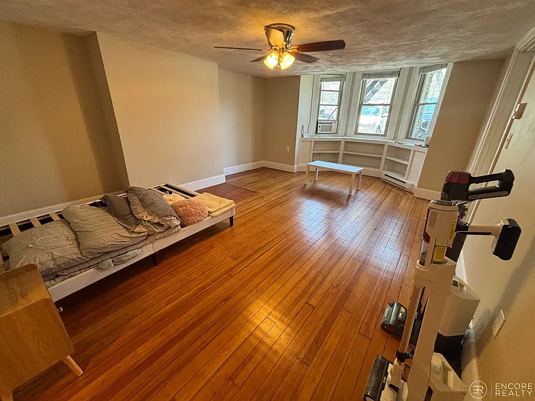 360 Tappan St #R — Photo 1