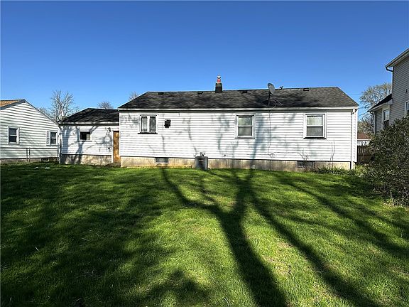 3rd image of 137 Rossmore St
