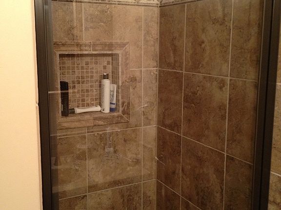 3rd image of 405 NE Stonewall Dr