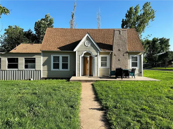 701 S 12th St, Clinton, OK 73601