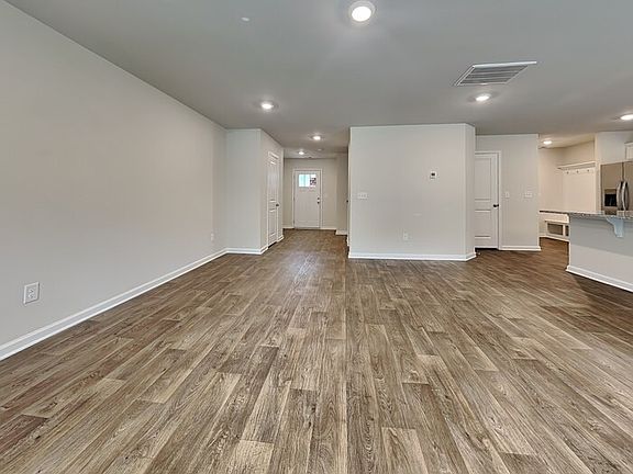 4th image of 475 Blue Garden Way