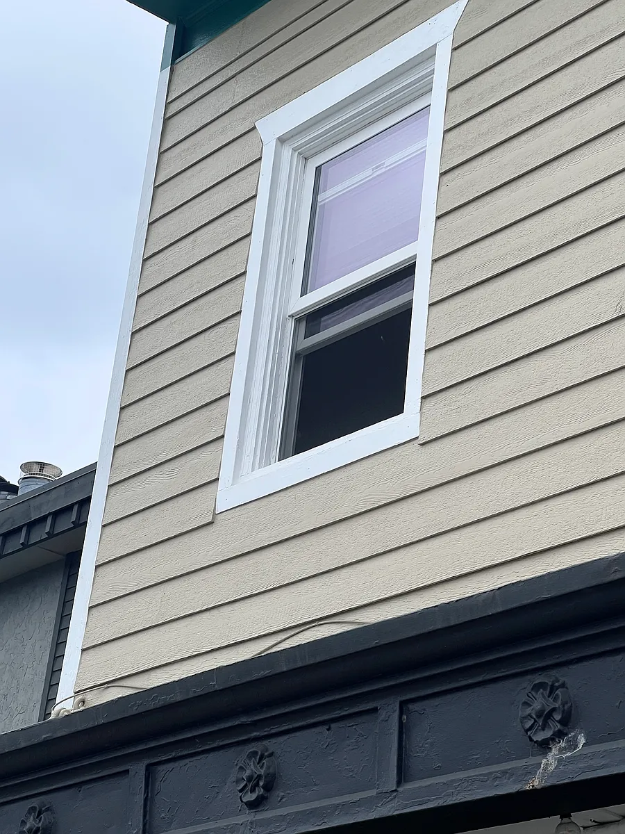 Building Photo - 4222 SW Walker St #2