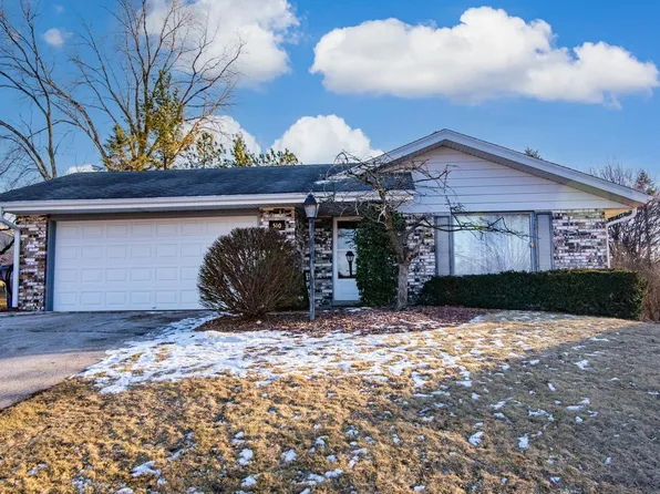 510 Oak TERRACE, Slinger, WI 53086