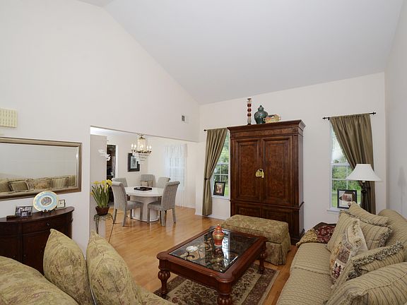 2nd image of 33 Oliver Ct Unit 7