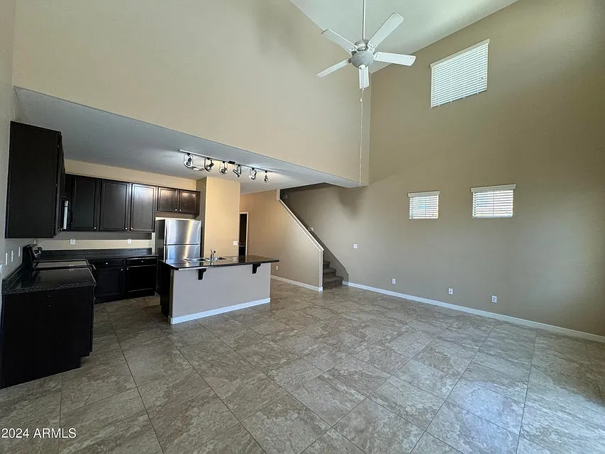 2 bed, 2.5 bath, 1256 sqft, $2,000 — Photo 3