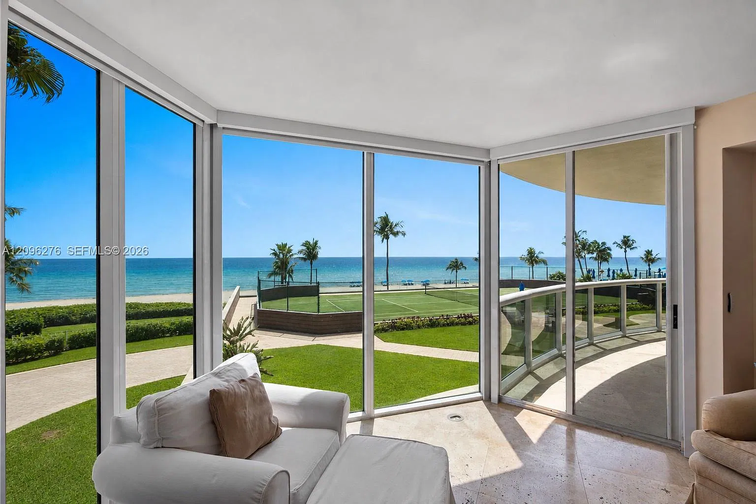 The Pinnacle Condominium — Photo 1