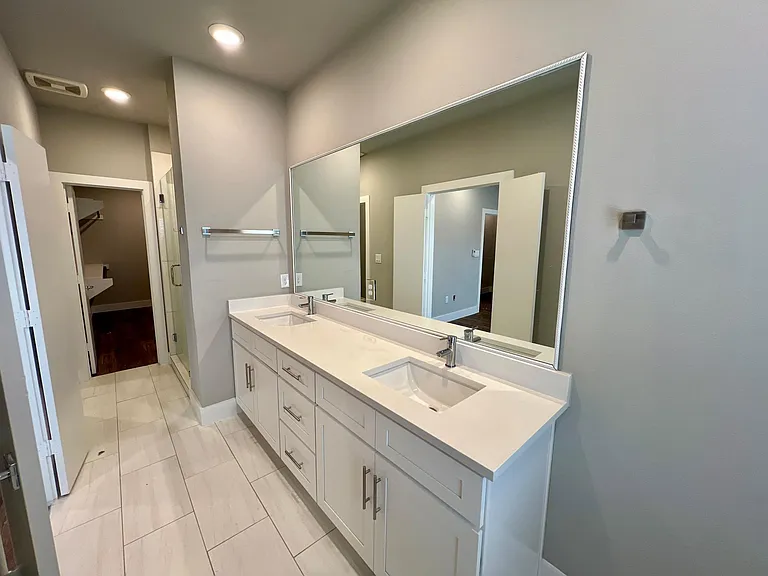 714 N Plano Rd — Photo 23