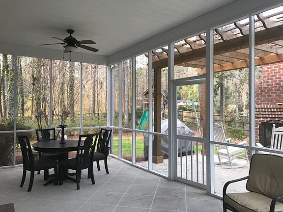 4th image of 4761 Woodbridge Dr
