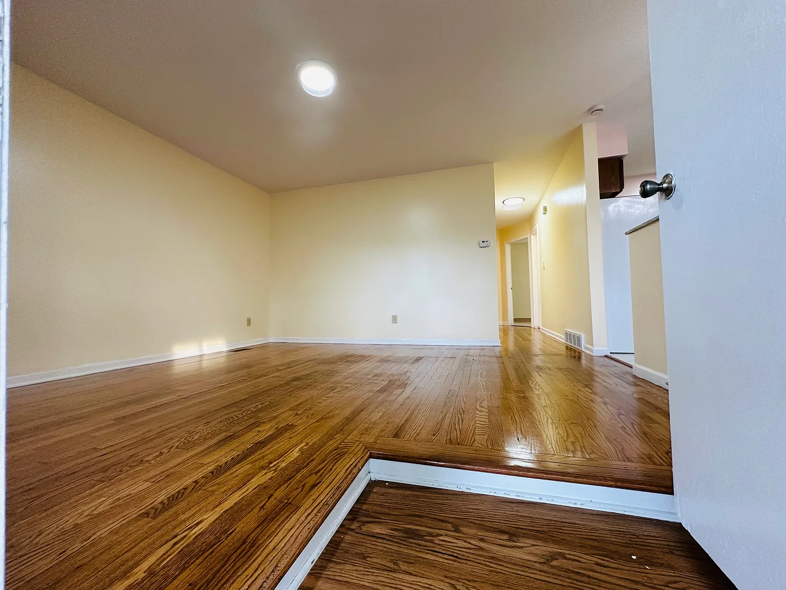 3 bed, 1.5 bath, 949 sqft, $1,700 — Photo 4
