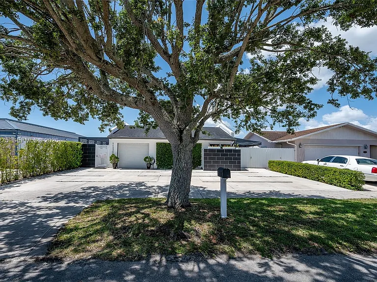 11530 SW 81st Ter — Photo 32