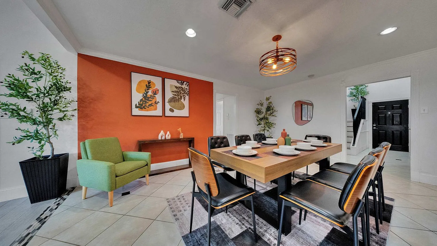6 bed, 3.0 bath, 2798 sqft, $6,304 — Photo 3