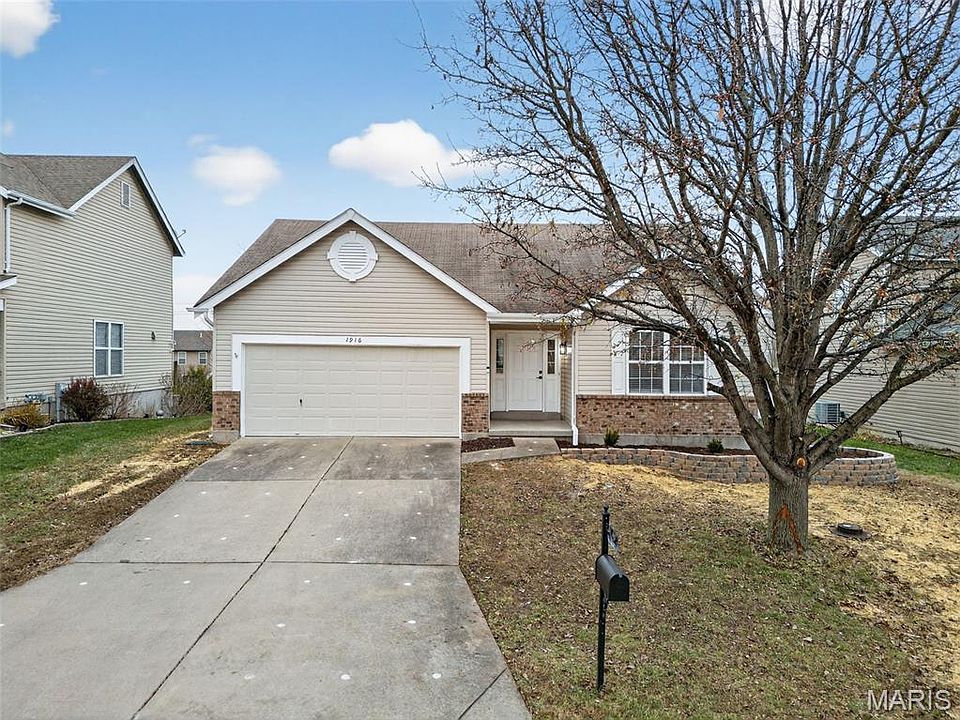 1st image of 1916 Briarfield Dr