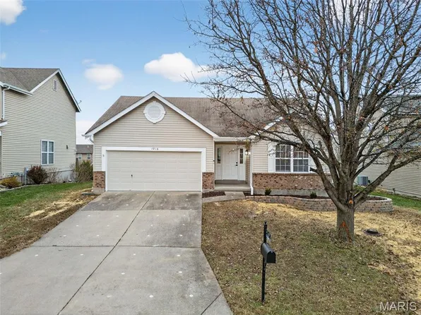 1916 Briarfield Dr, Lake Saint Louis, MO 63367
