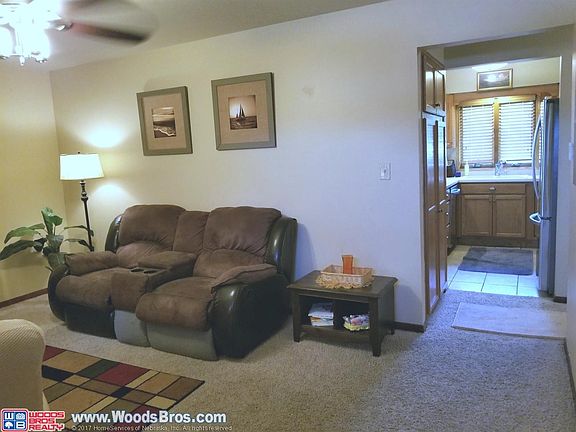3rd image of 933 Woodcrest Ct