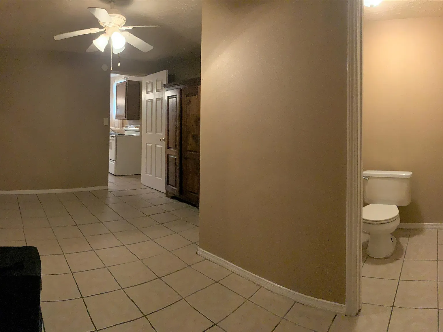 1612 Axtell Apt B - Apt B — Photo 3