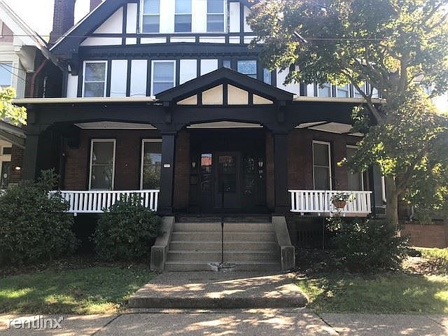 Front of Building & 707-1 front door