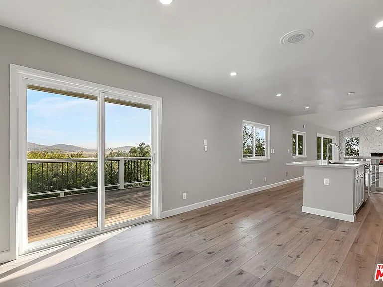 23937 Jensen Dr — Photo 10