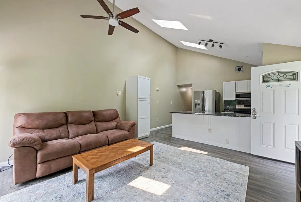 33 Plaza Village Rd — Photo 4