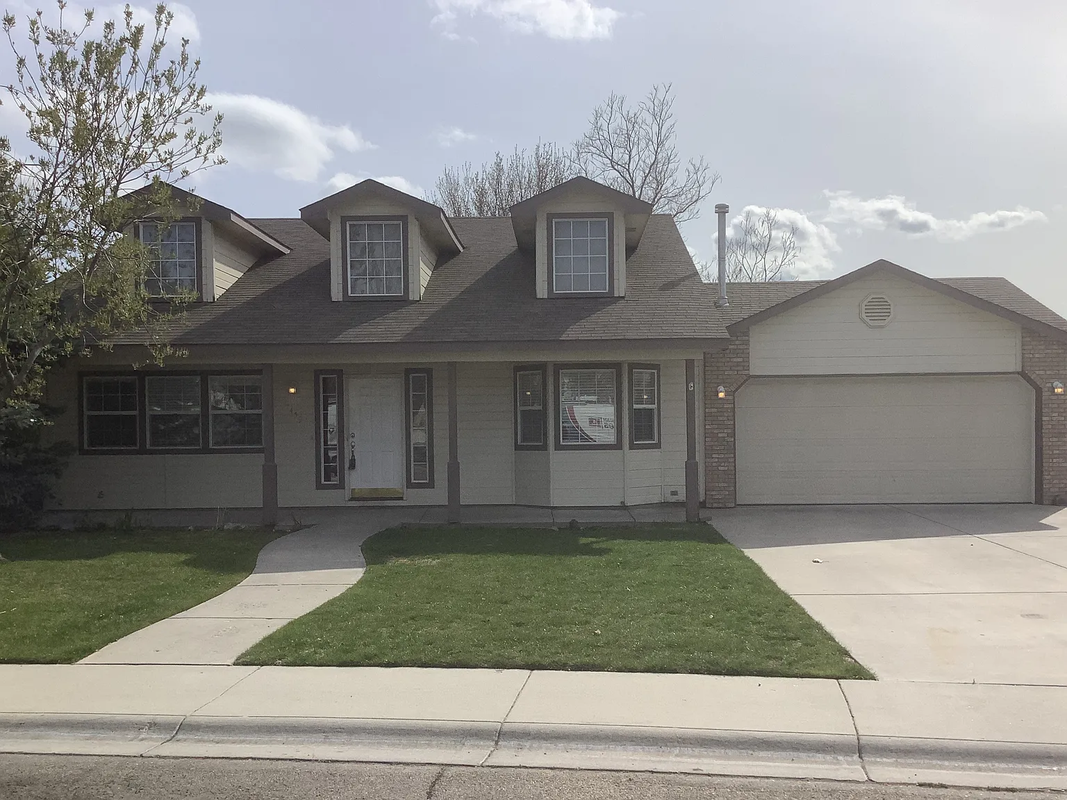 4 bed, 2.0 bath, 1692 sqft, $2,445 — Photo 1