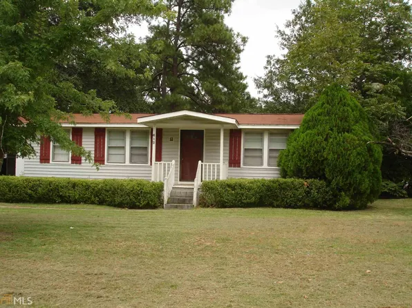 612 Royal Ln, Sandersville, GA 31082