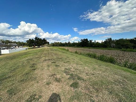 3rd image of 221 Beau Place Blvd