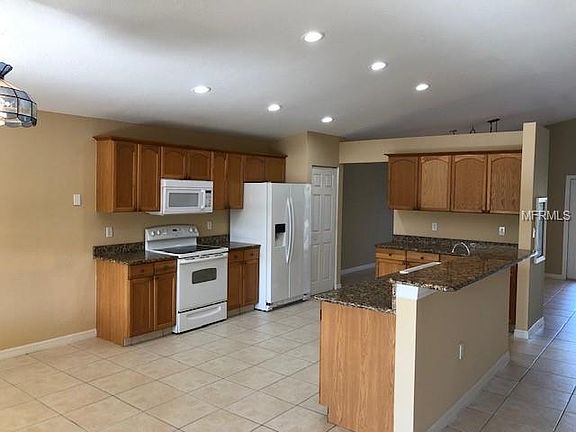 3rd image of 13393 Eisenhower Dr