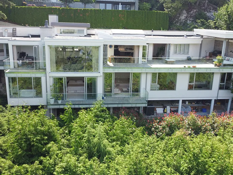 6173 Nelson Ave — Photo 1