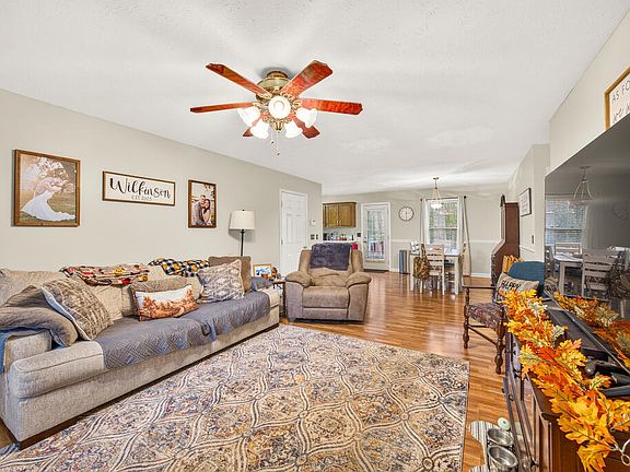 2nd image of 3733 Shady Oak Cir