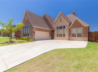 404 Swingman Rd, Yukon, OK 73099