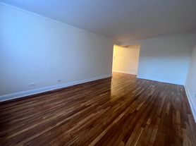 87-01 Midland Pkwy
