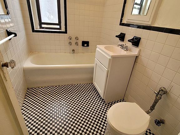 4th image of 10 Bennett Ave #5H