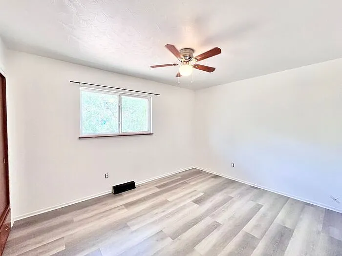 2428 Clearview Ave — Photo 12