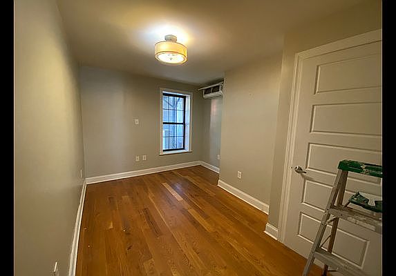 4th image of 109 Vernon Ave APT 1