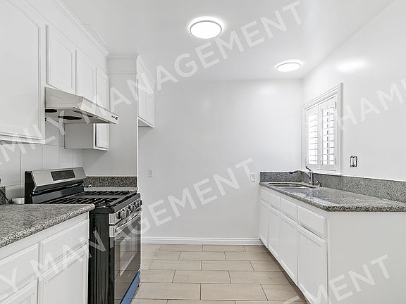 4th image of 518 Russell Ave