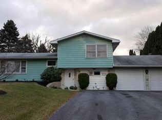5844 Old Carriage Rd, Bath, PA 18014