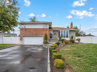 9 Bart Ct, Plainview, NY 11803