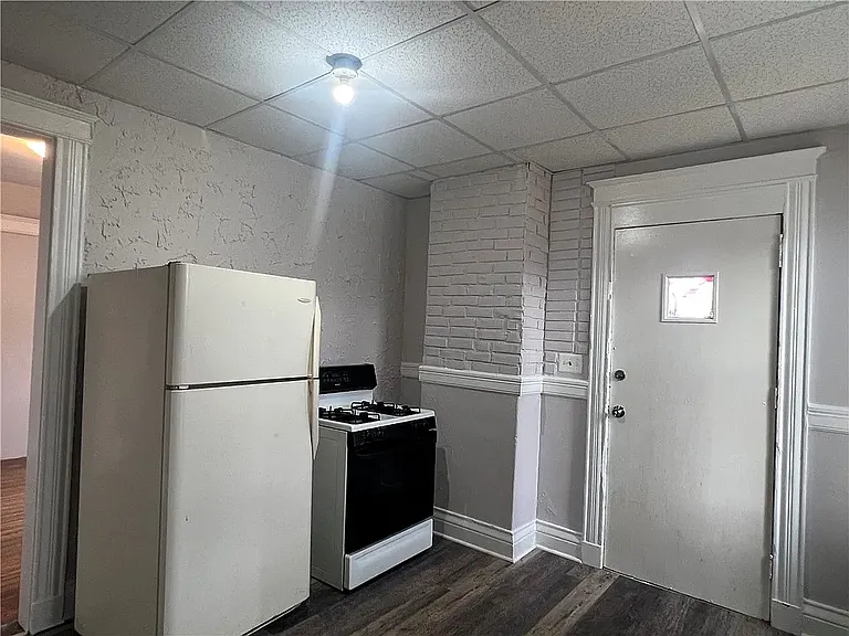 445 Flint St — Photo 12