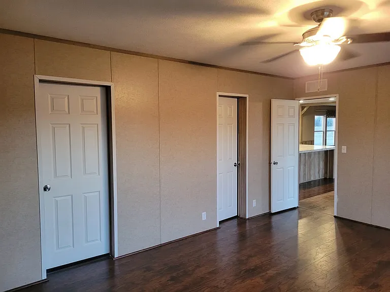 1054 Country Ct — Photo 5