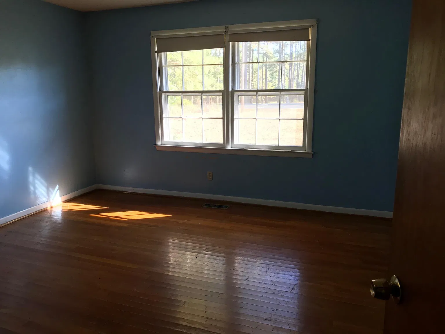 410 W Hillsboro St — Photo 4