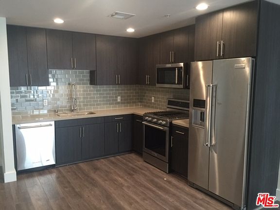 2nd image of 1046 S Serrano Ave #402