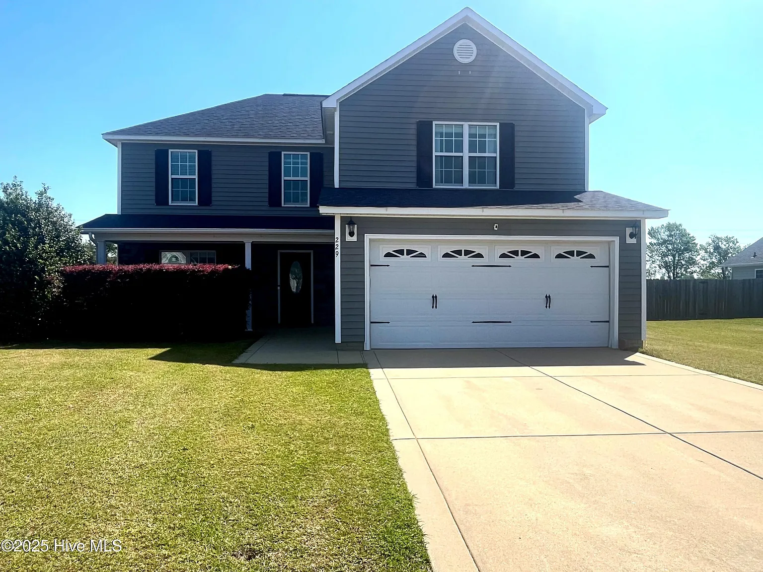 3 bed, 2.5 bath, 2050 sqft, $1,950 — Photo 1