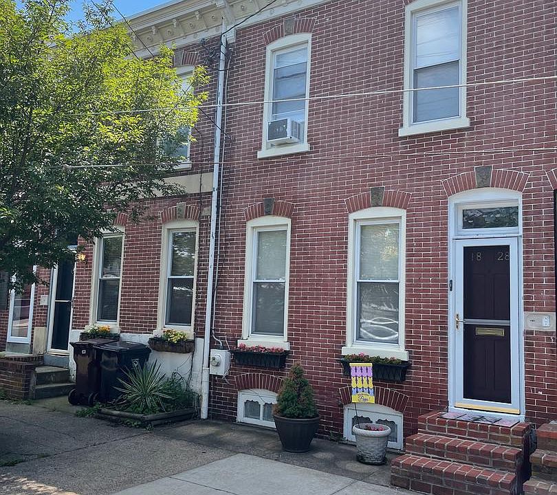 1st image of 1828 N Lincoln St