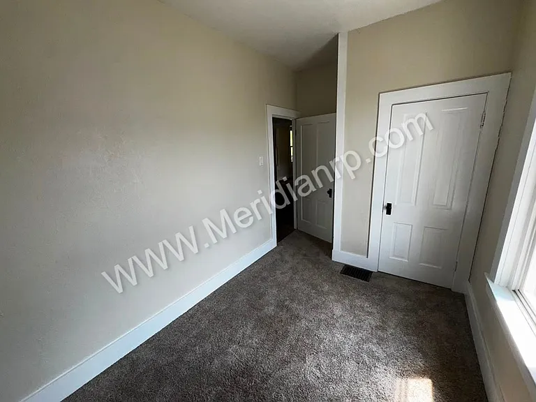 1323 Grant Ave — Photo 6