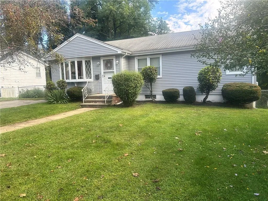 3 bed, 2.0 bath, 1164 sqft, $2,500 — Photo 3