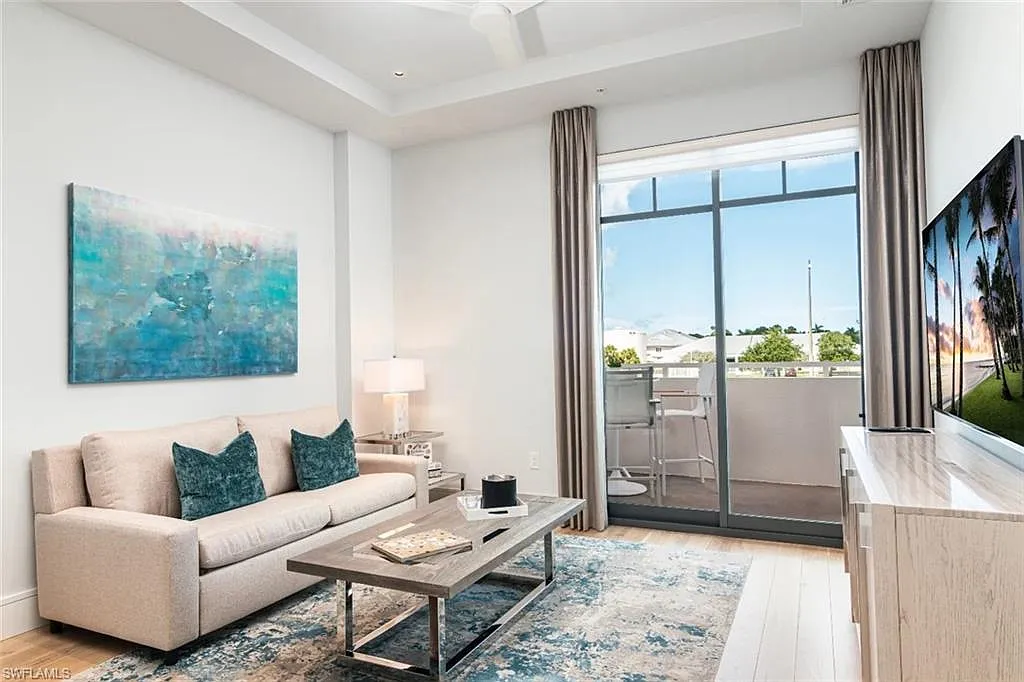 1 bed, 1.0 bath, 691 sqft, $12,600 — Photo 1