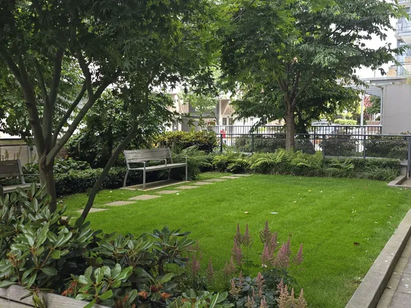 2033 W 10th Ave #901, Vancouver, BC V6J 2B1
