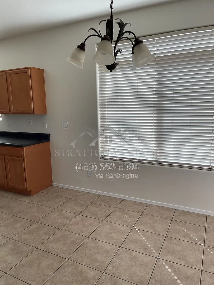 4 bed, 2.5 bath, 1720 sqft, $2,195 — Photo 4