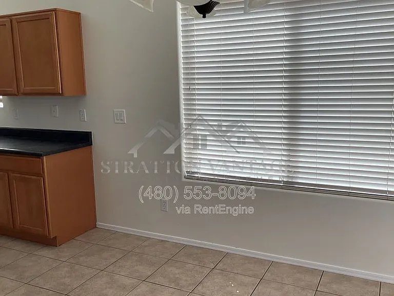 1327 E Weatherby Way — Photo 4
