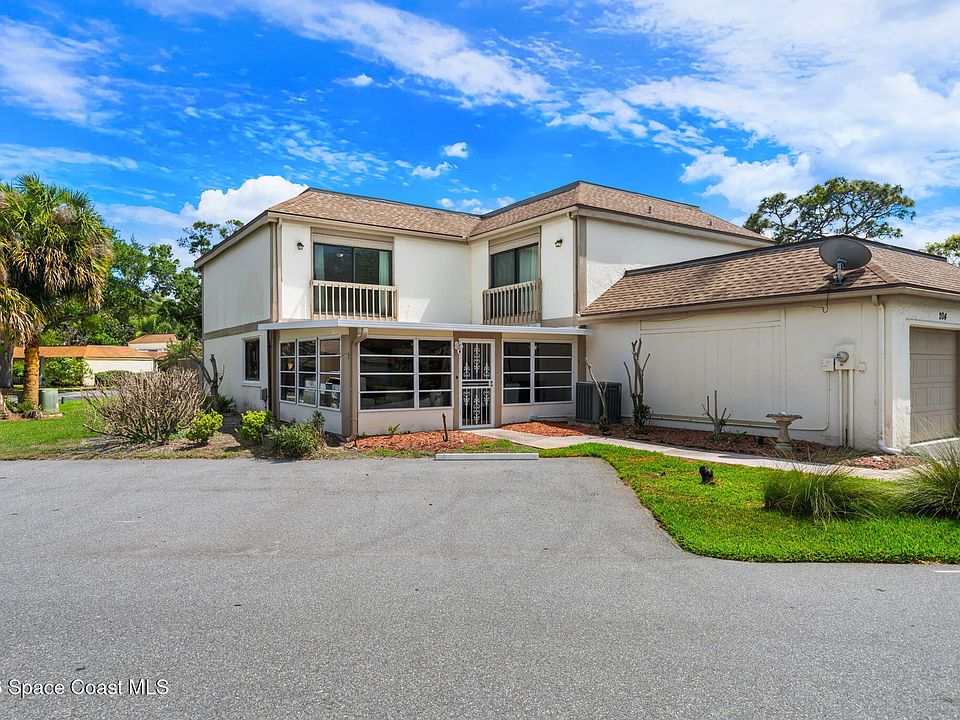 1st image of 204 Country Club Dr