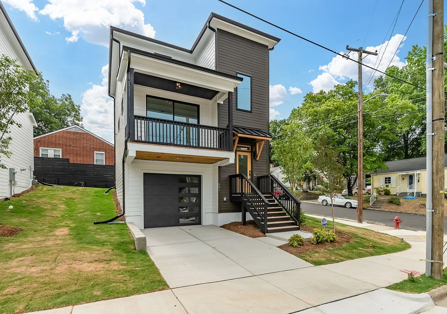 Sophisticated 3-Bedroom Home on a Corner Lot — Photo 2